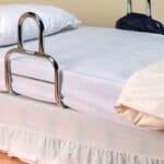 Barre d'accès au lit